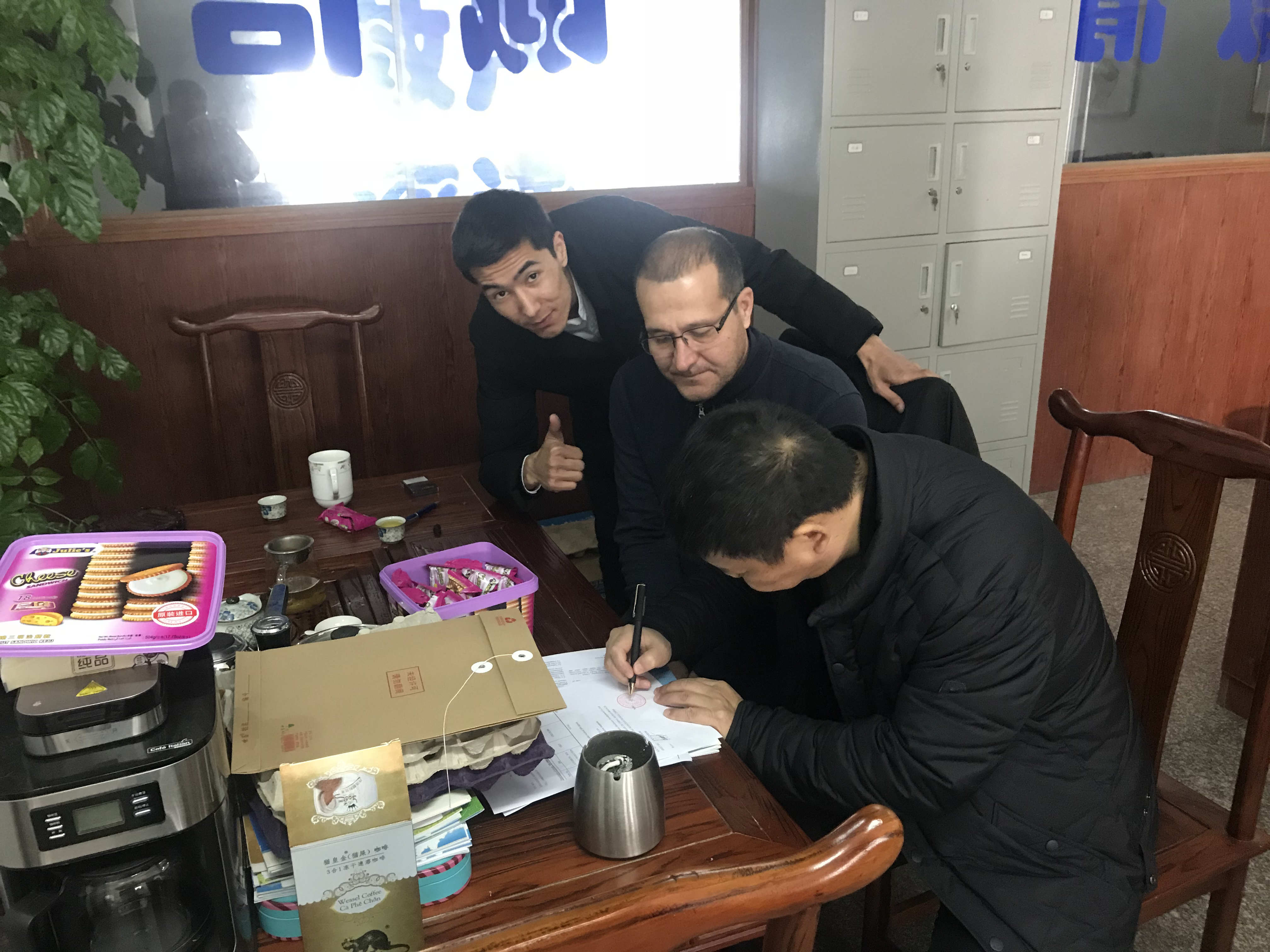 烏茲別克斯坦客戶1000型蛋托設備合同簽訂